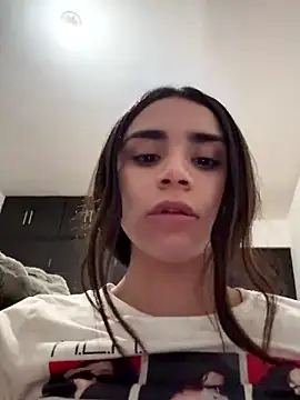 Snapshot of Ariovalle chatting on 02-25-26, 06:01 Ariovalle online show from 02-25-26, 06:01