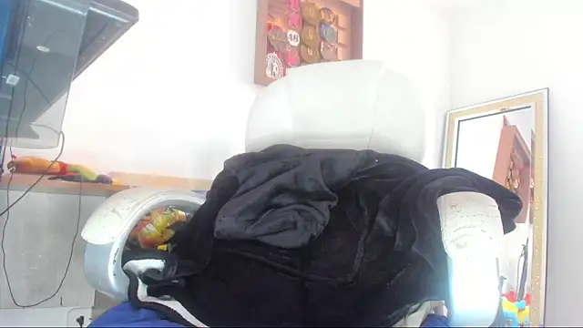 mila dash online show from 11-27-25, 11:23