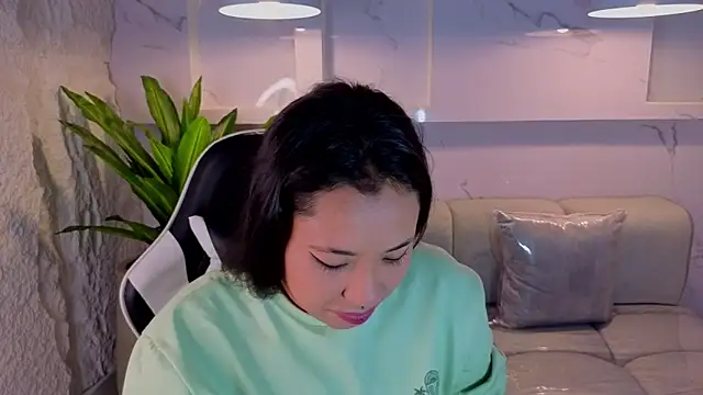 Hollypeyton Tp online show from 09-08-25, 07:57