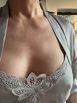 Snapshot of xiiuuff18 chatting on 09-12-25, 10:32 xiiuuff18 online show from 09-12-25, 10:32