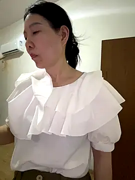 Snapshot of xiiuuff18 chatting on 09-30-25, 11:48 xiiuuff18 online show from 09-30-25, 11:48