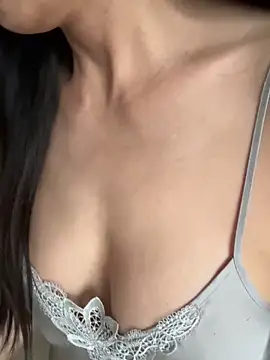 Snapshot of xiiuuff18 chatting on 10-18-25, 11:27 xiiuuff18 online show from 10-18-25, 11:27