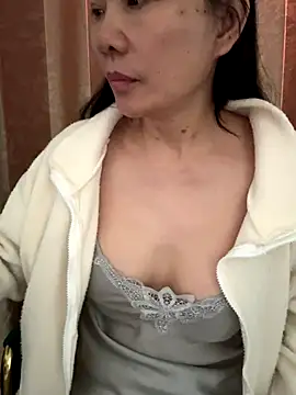 Snapshot of xiiuuff18 chatting on 11-01-25, 12:12 xiiuuff18 online show from 11-01-25, 12:12