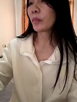 Snapshot of xiiuuff18 chatting on 11-11-25, 02:00 xiiuuff18 online show from 11-11-25, 02:00