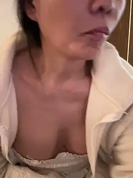 Snapshot of xiiuuff18 chatting on 11-16-25, 12:38 xiiuuff18 online show from 11-16-25, 12:38