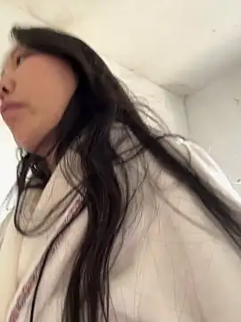 Snapshot of xiiuuff18 chatting on 11-19-25, 01:38 xiiuuff18 online show from 11-19-25, 01:38