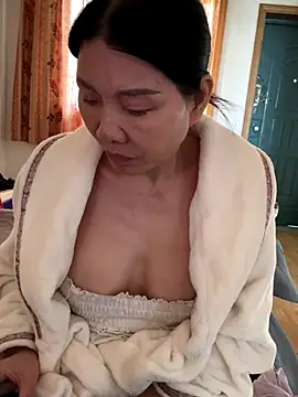 Snapshot of xiiuuff18 chatting on 11-20-25, 01:50 xiiuuff18 online show from 11-20-25, 01:50