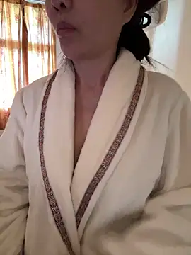 Snapshot of xiiuuff18 chatting on 11-22-25, 02:10 xiiuuff18 online show from 11-22-25, 02:10