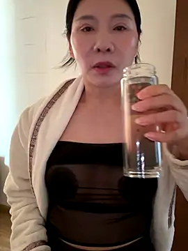 Snapshot of xiiuuff18 chatting on 11-27-25, 12:02 xiiuuff18 online show from 11-27-25, 12:02