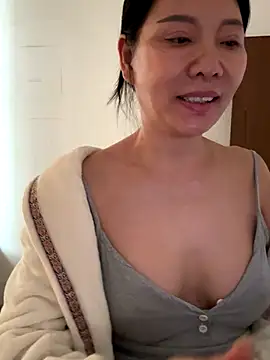 Snapshot of xiiuuff18 chatting on 11-28-25, 12:13 xiiuuff18 online show from 11-28-25, 12:13