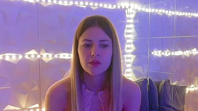 Aishha  online show from 12-15-25, 05:34