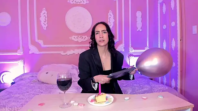 aitana johns online show from 10-22-25, 12:16