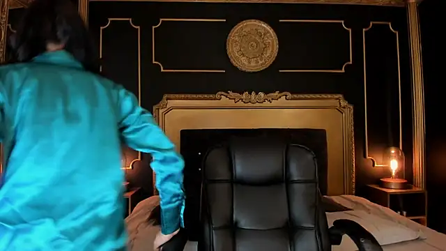 aitana johns online show from 12-18-25, 12:11