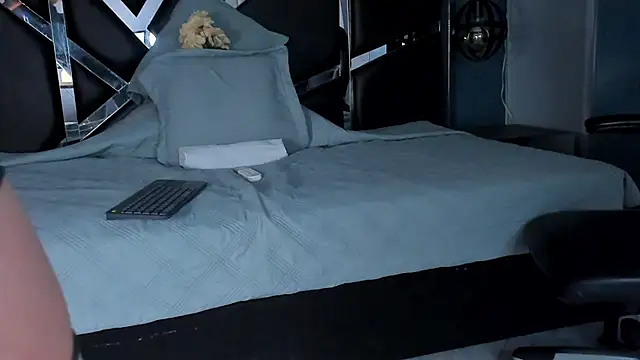 Julieth brown  online show from 10-07-25, 07:55