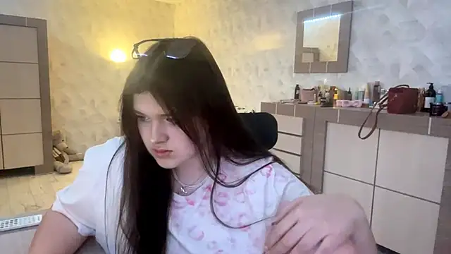 CarylWeatherholtz online show from 12-18-25, 12:22