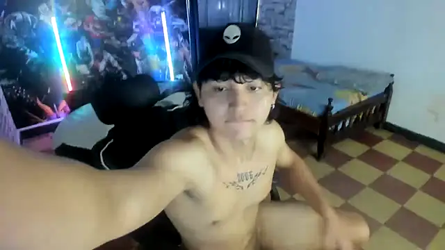 Snapshot of Dan_cristancho chatting on 10-19-25, 01:56 Dan cristancho online show from 10-19-25, 01:56