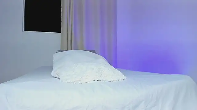 Snapshot of Selenafox_0 chatting on 09-10-25, 01:38 Selenafox 0 online show from 09-10-25, 01:38