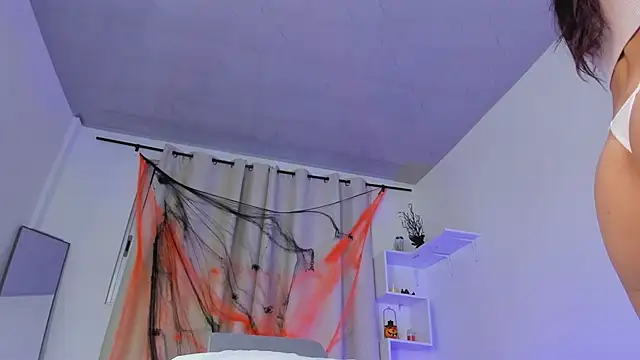 Snapshot of Selenafox_0 chatting on 10-13-25, 02:00 Selenafox 0 online show from 10-13-25, 02:00