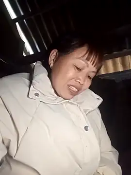 Snapshot of _YooY_ chatting on 10-29-25, 01:19 YooY online show from 10-29-25, 01:19