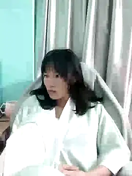 Snapshot of Ly-ny chatting on 10-23-25, 07:18 Ly-ny online show from 10-23-25, 07:18