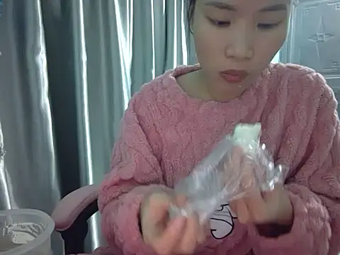 Snapshot of Ly-ny chatting on 11-19-25, 01:38 Ly-ny online show from 11-19-25, 01:38