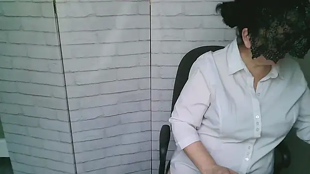 Helen xi  online show from 11-21-25, 12:15