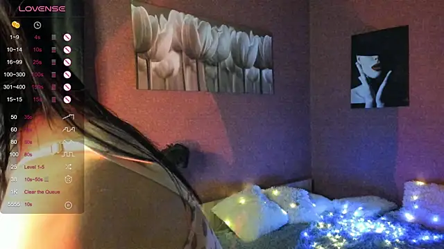 Snapshot of Juliorah chatting on 10-23-25, 03:00 Juliorah online show from 10-23-25, 03:00
