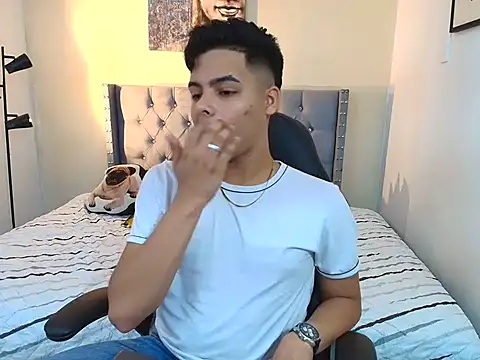 Snapshot of stewart_mateo_ chatting on 09-25-25, 02:15 stewart mateo  online show from 09-25-25, 02:15