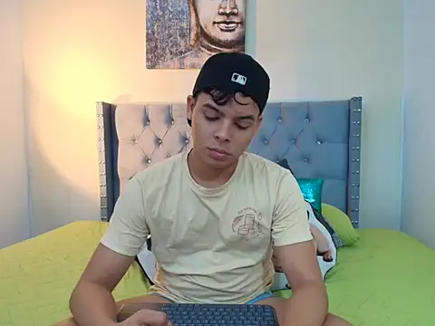 Snapshot of stewart_mateo_ chatting on 10-04-25, 01:58 stewart mateo  online show from 10-04-25, 01:58