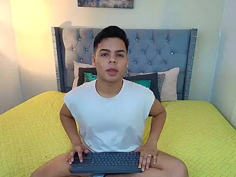 Snapshot of stewart_mateo_ chatting on 10-09-25, 01:58 stewart mateo  online show from 10-09-25, 01:58