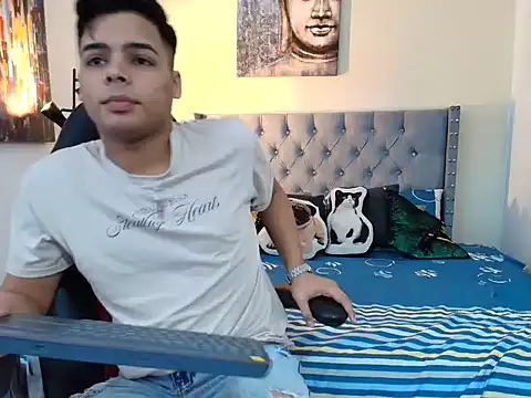 Snapshot of stewart_mateo_ chatting on 10-18-25, 02:03 stewart mateo  online show from 10-18-25, 02:03