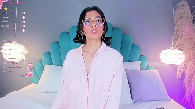 AlassiaHocthner online show from 10-21-25, 11:44