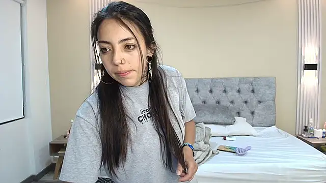 Snapshot of LiaMonroee_ chatting on 09-22-25, 11:45 LiaMonroee online show from 09-22-25, 11:45