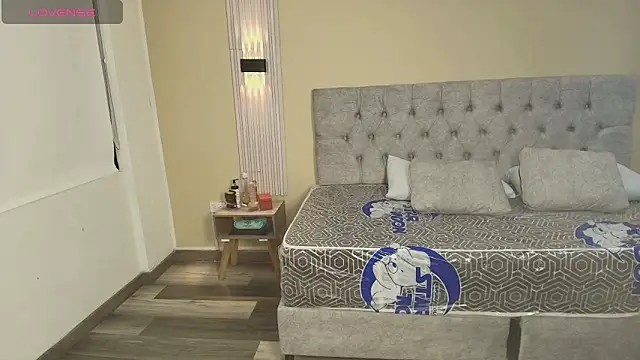 Snapshot of LiaMonroee_ chatting on 10-06-25, 11:40 LiaMonroee online show from 10-06-25, 11:40