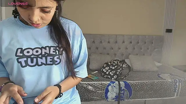 Snapshot of LiaMonroee_ chatting on 10-12-25, 11:42 LiaMonroee online show from 10-12-25, 11:42