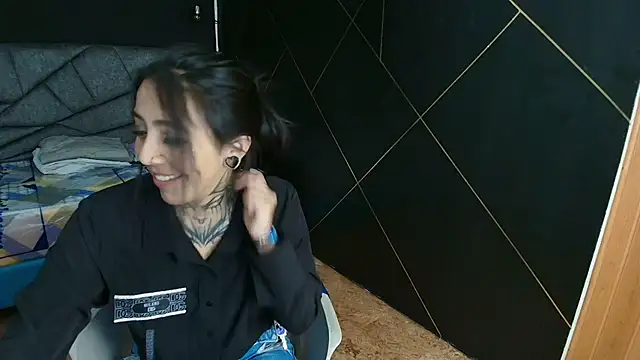 Snapshot of LiaMonroee_ chatting on 11-05-25, 12:38 LiaMonroee online show from 11-05-25, 12:38