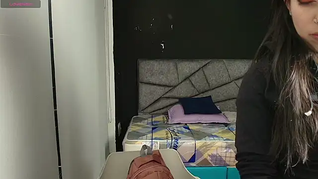 Snapshot of LiaMonroee_ chatting on 11-08-25, 12:05 LiaMonroee online show from 11-08-25, 12:05