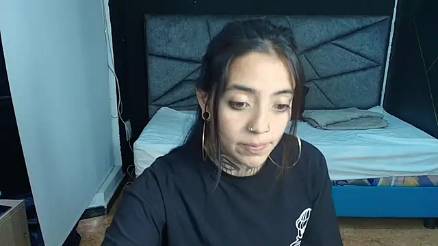 Snapshot of LiaMonroee_ chatting on 11-14-25, 11:53 LiaMonroee online show from 11-14-25, 11:53