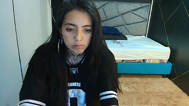 Snapshot of LiaMonroee_ chatting on 11-19-25, 11:43 LiaMonroee online show from 11-19-25, 11:43