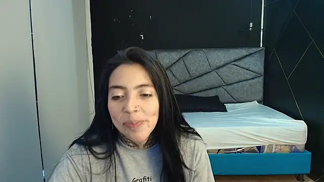 Snapshot of LiaMonroee_ chatting on 11-25-25, 12:05 LiaMonroee online show from 11-25-25, 12:05