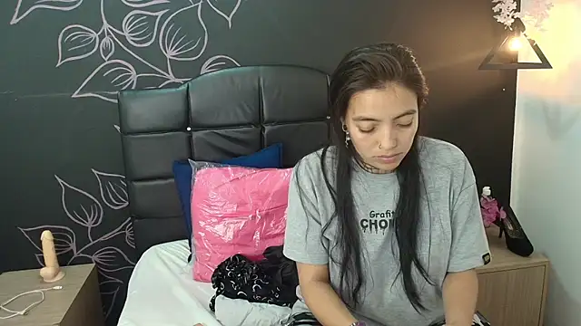 Snapshot of LiaMonroee_ chatting on 12-16-25, 11:59 LiaMonroee online show from 12-16-25, 11:59