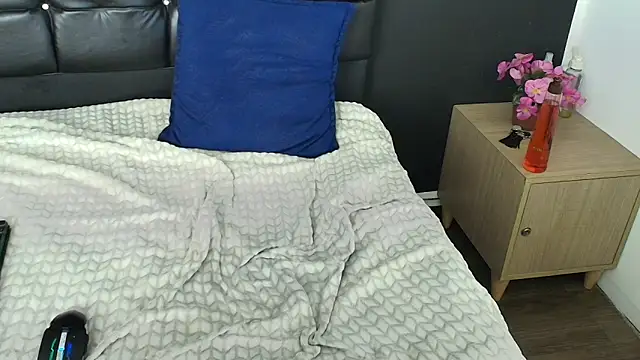 Snapshot of LiaMonroee_ chatting on 01-05-26, 05:27 LiaMonroee online show from 01-05-26, 05:27