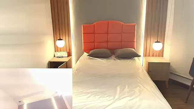 Snapshot of LiaMonroee_ chatting on 02-25-26, 12:15 LiaMonroee online show from 02-25-26, 12:15