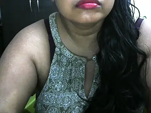 Snapshot of bosemalini chatting on 10-31-25, 05:47 bosemalini online show from 10-31-25, 05:47