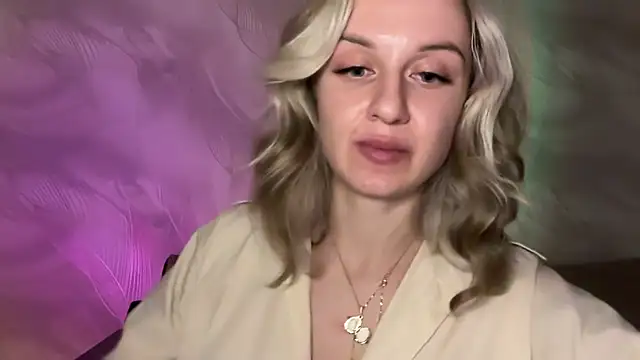 AdeleEverhart online show from 12-18-25, 07:31