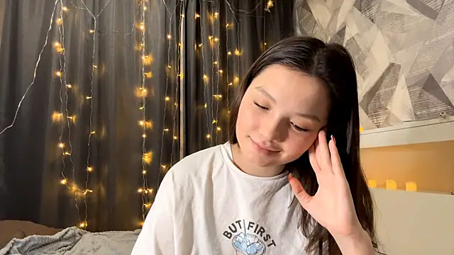 KiraVelvet online show from 11-26-25, 04:08