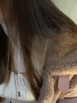 Snapshot of Hinne07 chatting on 12-16-25, 07:35 Hinne07 online show from 12-16-25, 07:35