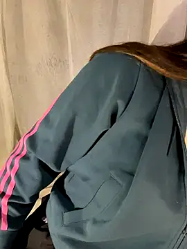 Snapshot of Hinne07 chatting on 12-18-25, 12:49 Hinne07 online show from 12-18-25, 12:49