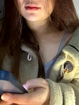 Snapshot of Hinne07 chatting on 12-20-25, 01:12 Hinne07 online show from 12-20-25, 01:12