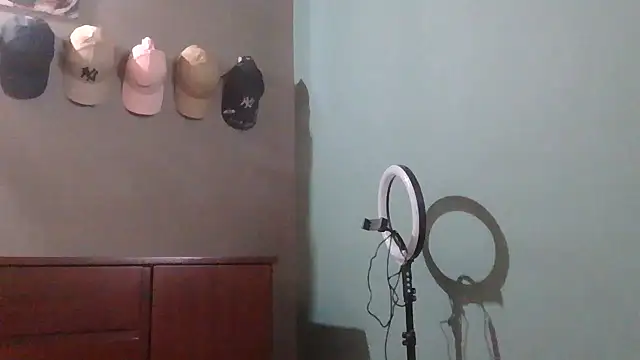 Pocahontas tw online show from 11-11-25, 01:44